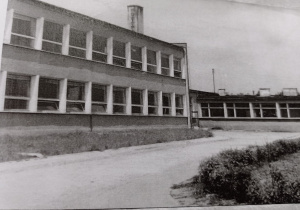 Widok szkoły od strony ul. Reymonta, wykonana po wybodowaniu budynku